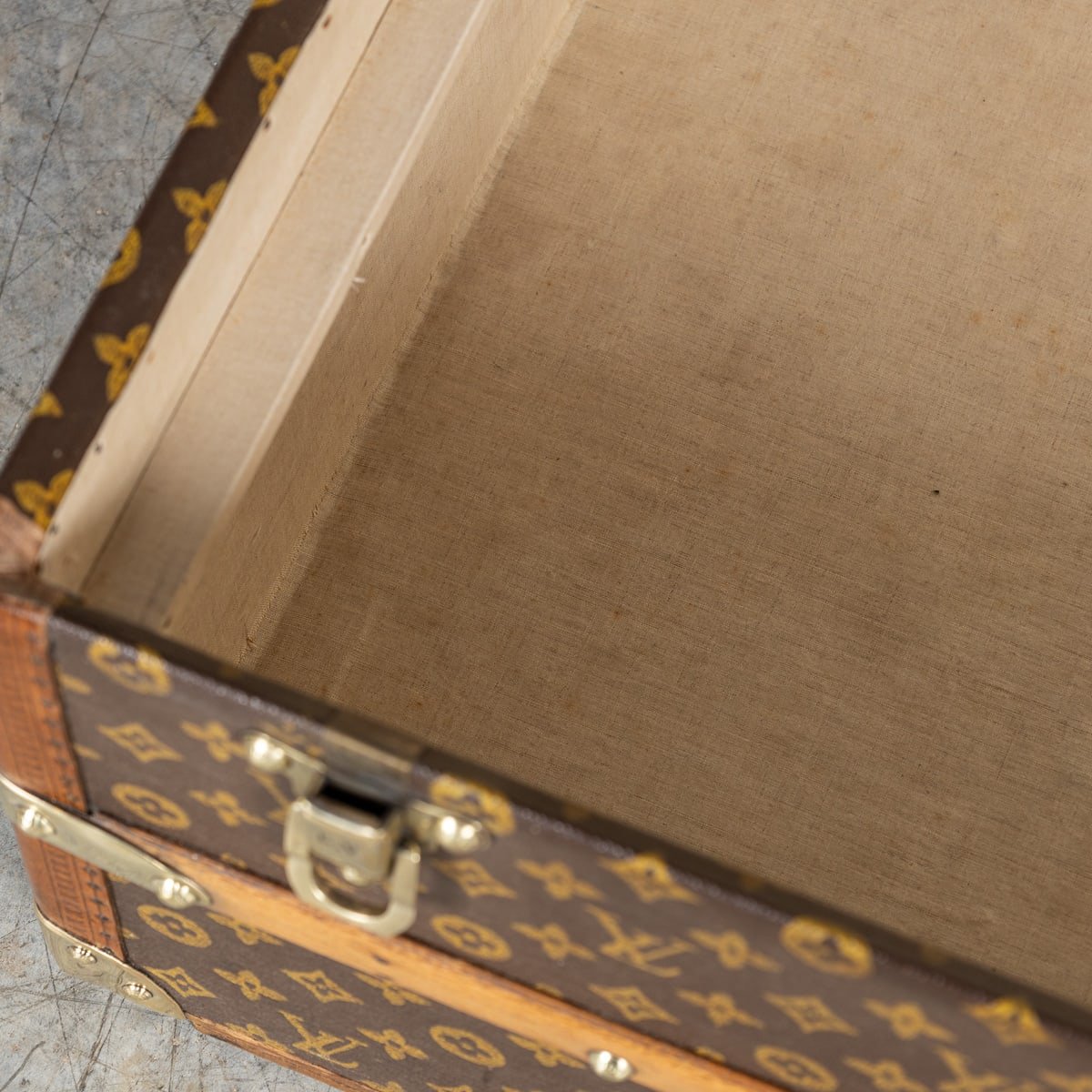 PUSHKINS.COM - B11233d - 20thC LOUIS VUITTON CABIN TRUNK IN MONOGRAM CANVAS, FRANCE c.1930 - 16.jpg