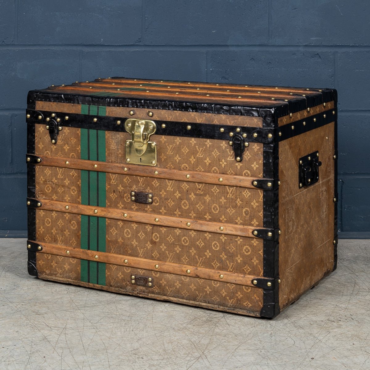 PUSHKINS.COM - 20thC LOUIS VUITTON TRUNK IN WOVEN CANVAS, FRANCE c.1900 - 2.jpg