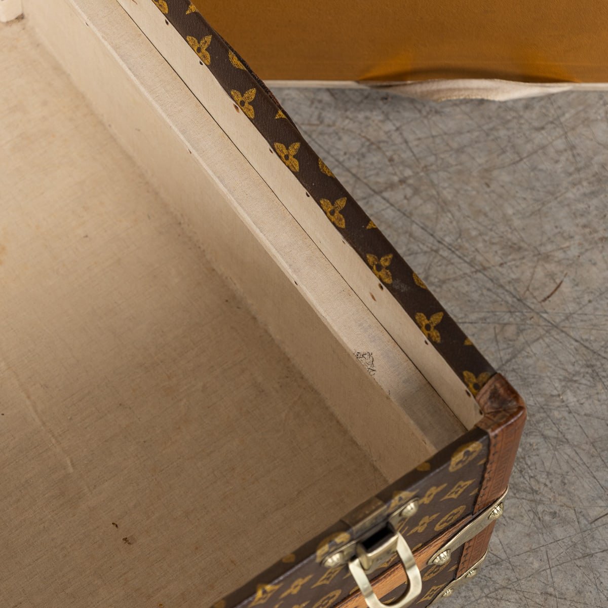 PUSHKINS.COM - B11233d - 20thC LOUIS VUITTON CABIN TRUNK IN MONOGRAM CANVAS, FRANCE c.1930 - 18.jpg