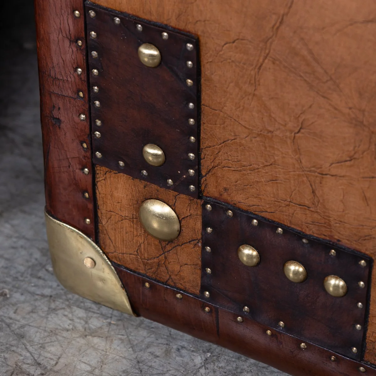 PUSHKINS.COM - B11410d - 20thC PAIR OF LEATHER CLAD ENGLISH ARMY : NAVY STYLE TRUNKS - 32.jpg