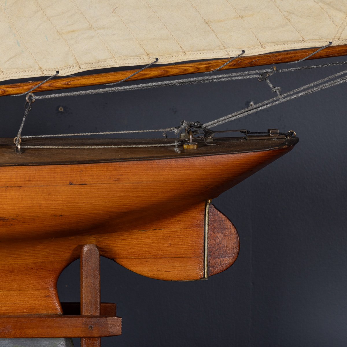 PUSHKINS.COM - D11103 - VINTAGE 20thC LARGE ENGLISH GAFF CUTTER POND YACHT c.1940 - 16.jpg