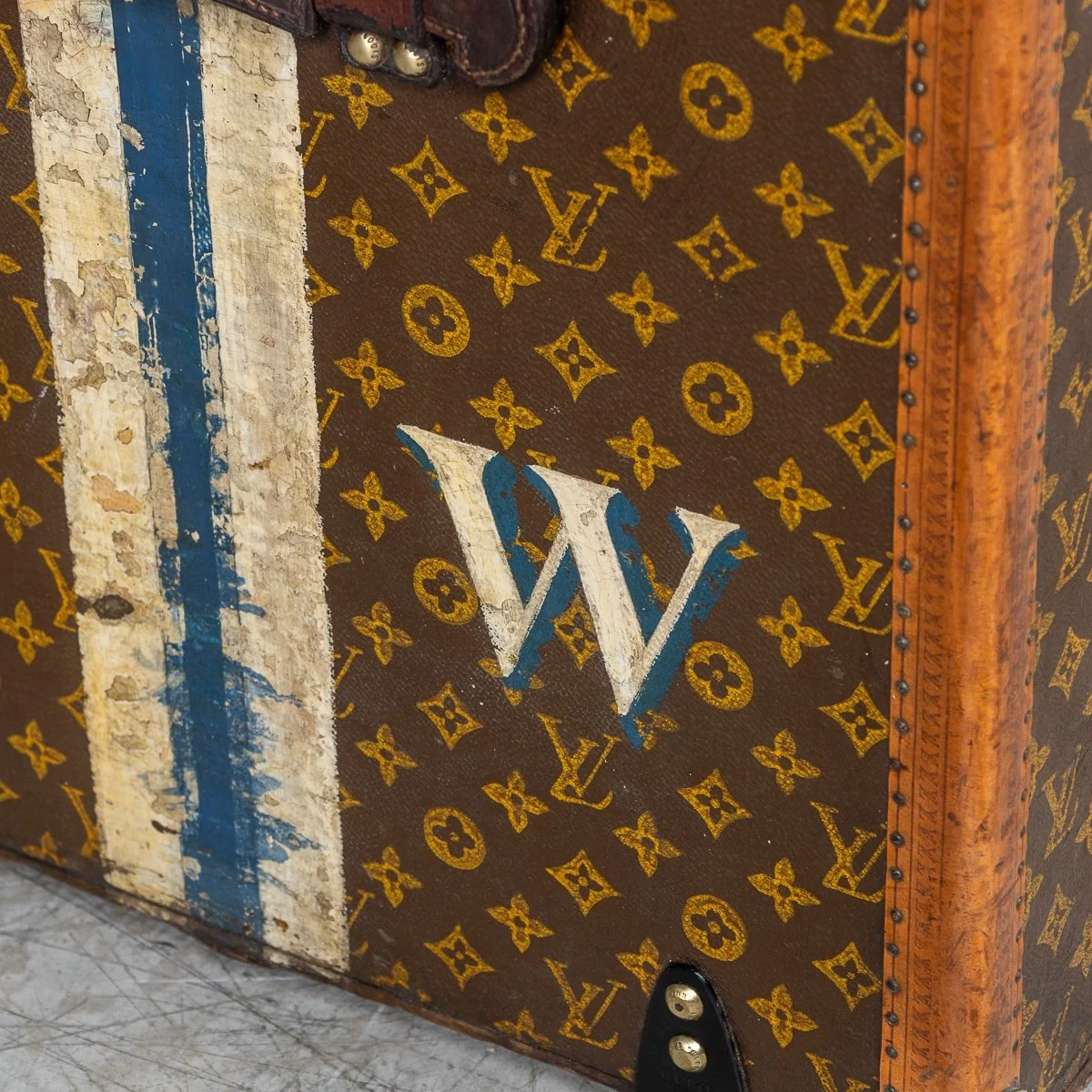 PUSHKIN'S - ANTIQUE 20thC LOUIS VUITTON HAT TRUNK IN MONOGRAM CANVAS, PARIS c.1920 - 33.jpg