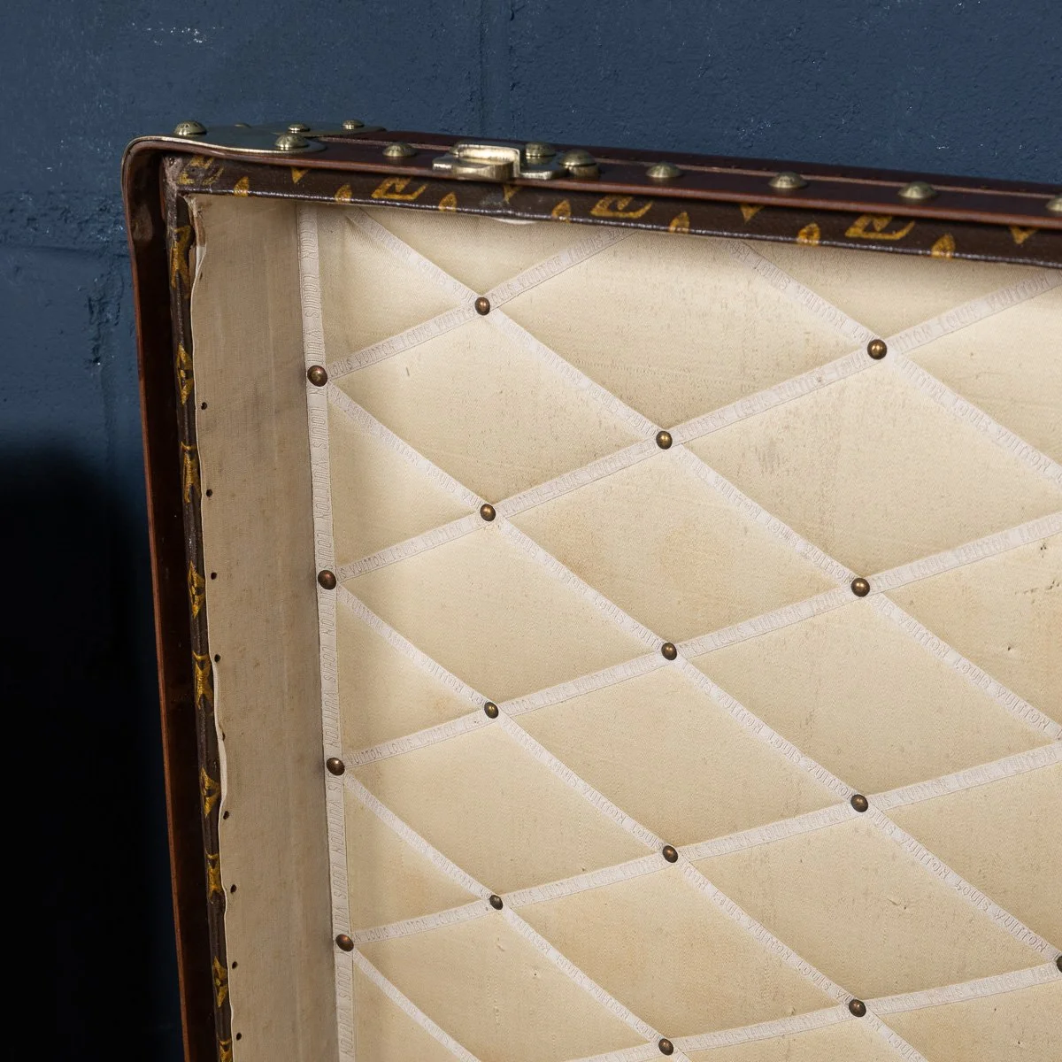 PUSHKINS.COM - B11431dw - ANTIQUE 20thC LOUIS VUITTON %22MALLE HAUTE%22 IN MONOGRAM CANVAS, FRANCE c.1920 - 15.jpg