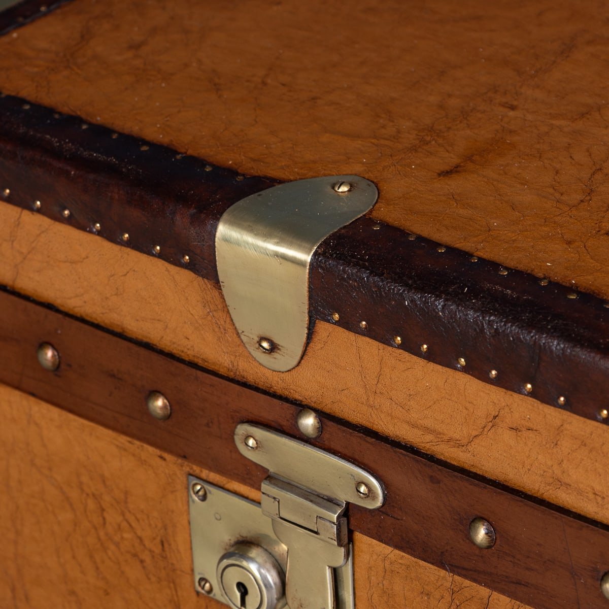 PUSHKINS.COM - B11236 - 20thC LEATHER CLAD ENGLISH ARMY : NAVY STYLE TRUNK - 24.jpg