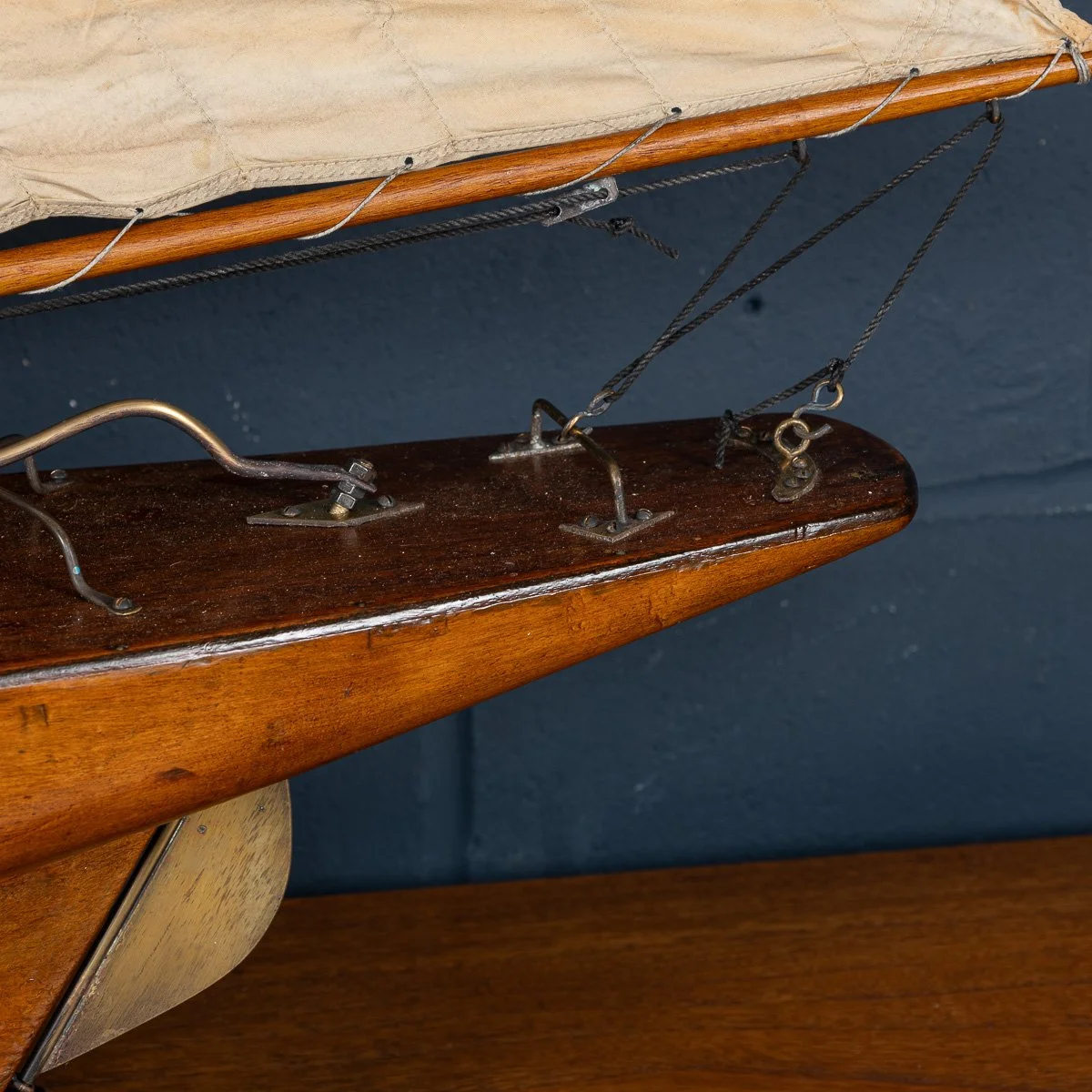 PUSHKINS.COM - B11425 - VINTAGE 20thC ENGLISH GAFF RIGGED %22J CLASS%22 POND YACHT c.1930 - 38.jpg