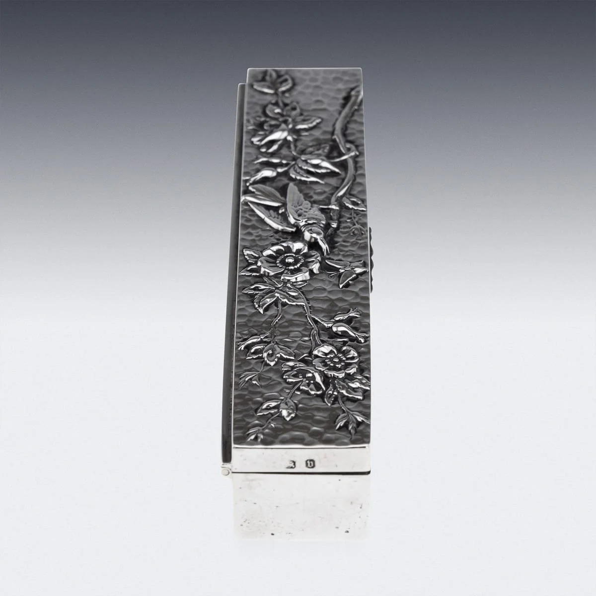 PUSHKINS.COM - J11493 - ANTIQUE 19thC ENGLISH SOLID SILVER JAPANESQUE STYLE RING BOX c.1876 - 07.jpg