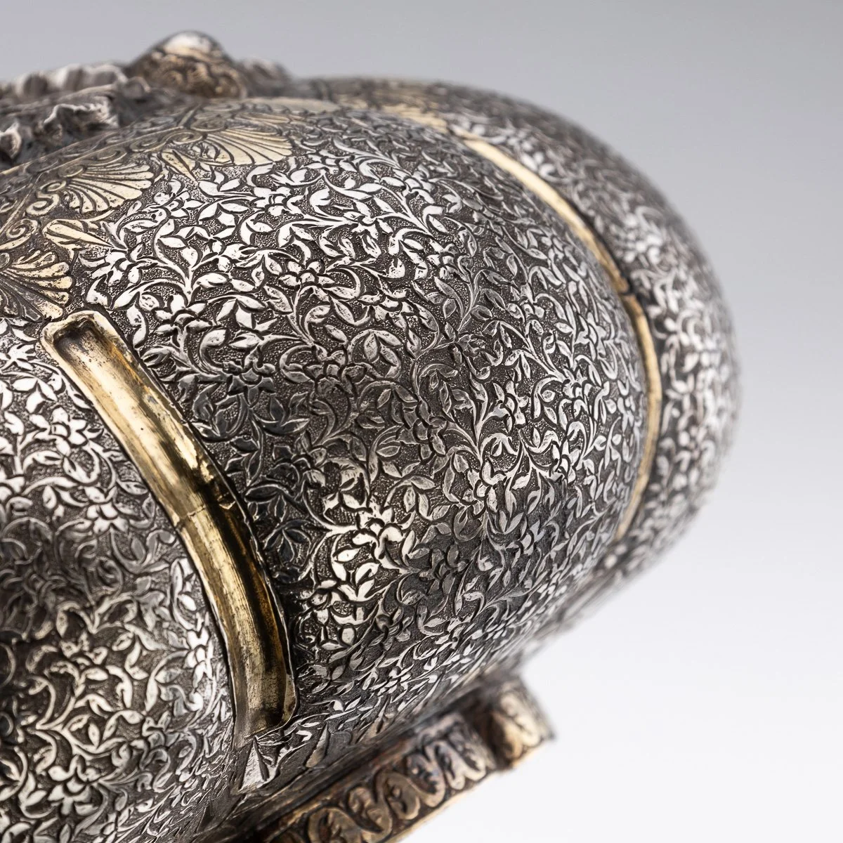 PUSHKINS.COM - A10446 - ANTIQUE 19thC INDIAN PAIR OF SOLID SILVER SURAHI WATER BOTTLES, LUCKNOW c.1860 - 24.jpg