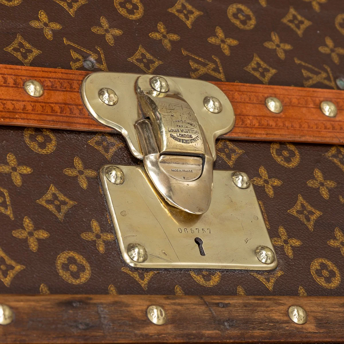 PUSHKINS.COM - B11504d - ANTIQUE 20thC LOUIS VUITTON HAT TRUNK IN WOVEN CANVAS, FRANCE c.1890 - 36.jpg