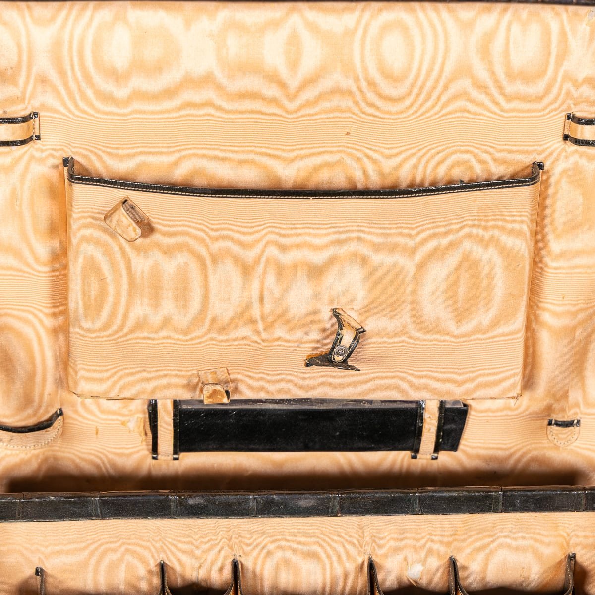 PUSHKINS.COM - B12017 - VINTAGE 20thC ENGLISH MADE CROCODILE LEATHER & BRASS VANITY CASE - 21.jpg