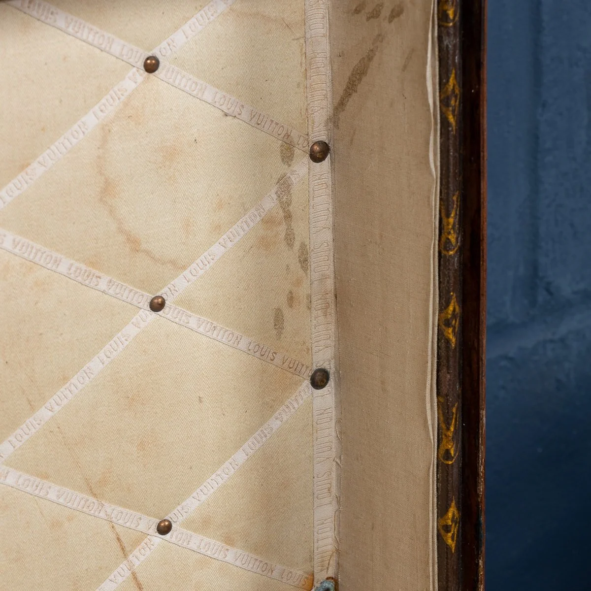 PUSHKIN'S - ANTIQUE 20thC LOUIS VUITTON HAT TRUNK IN MONOGRAM CANVAS, PARIS c.1920 - 14.jpg