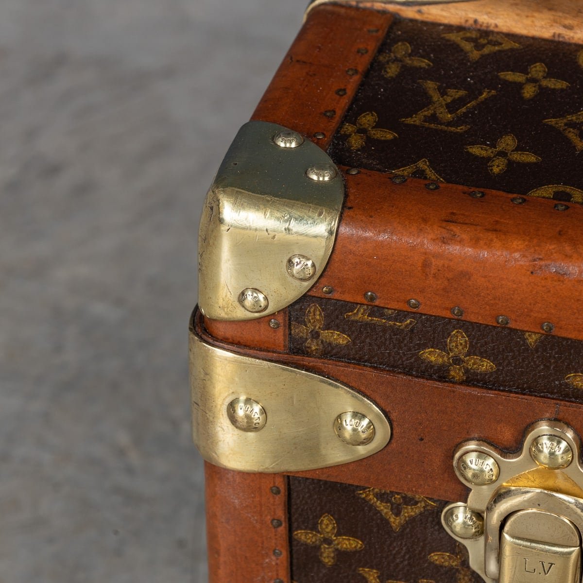 PUSHKINS.COM - B11270 - 20thC LOUIS VUITTON CABIN TRUNK IN MONOGRAM CANVAS, FRANCE c.1930 - 26.jpg