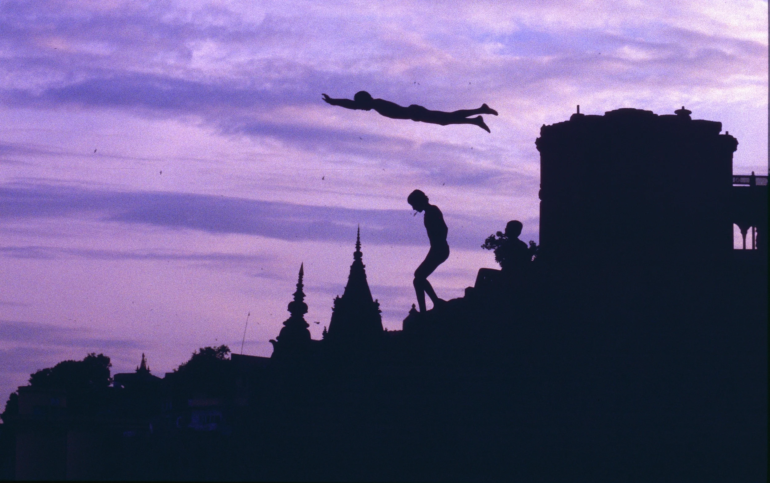 Diving boy Veranasi.jpg