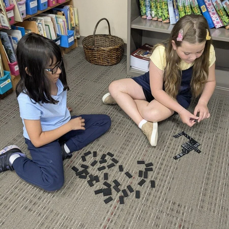 📚 We just wrapped up our second week of school, and our students are already hard at work! 💪
Who says math can&rsquo;t be fun? 😄 Check out this second grade class practicing their math facts with dominoes 🎲!
Our amazing teachers are pros at keepi