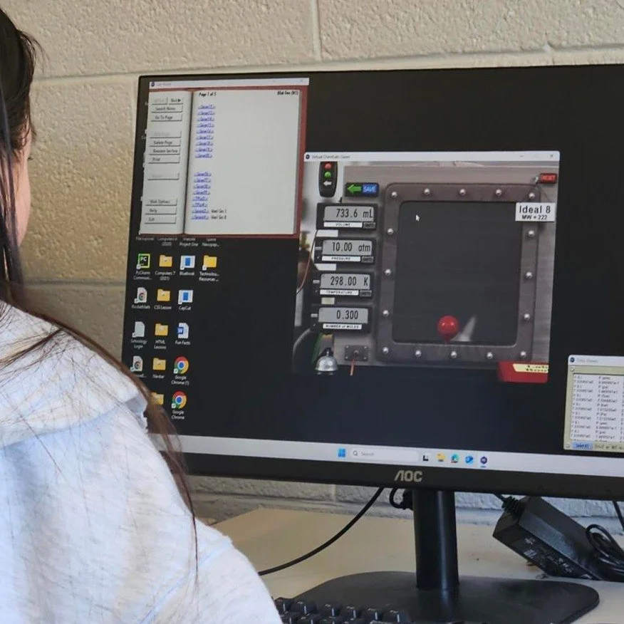 💻🧪 🧑🏿&zwj;🔬Exploring pressure-volume relationships with a virtual chemistry lab. Gasps of surprise...and frustration abounded as the virtual balloons burst. Good thing they could reset and start over! 🎈🧪⚗️