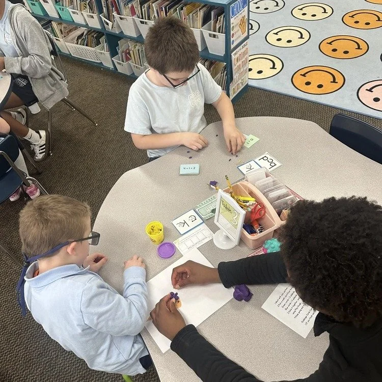 🤝 &ldquo;Partner Grades&rdquo; are one of the many meaningful traditions at our school 🔗

📚 ✏️Each year, younger students are paired with older student mentors, creating friendships that grow year after year. These relationships often continue thr