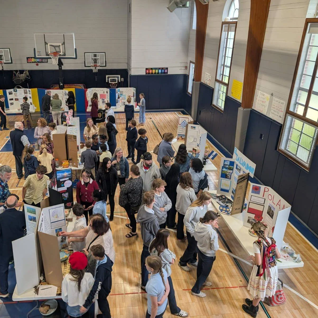 🕰️ 👤We are so proud of our middle school students for the outstanding job they did presenting their Benchmark Projects at our Middle School Academic Fair! 🎓🌎

Grades 6 researched influential historical figures, while Grades 7 and 8 students explo