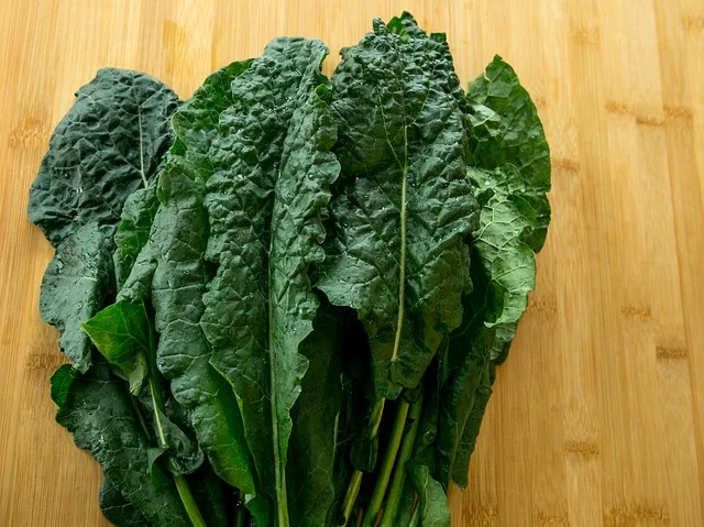 Vegan Caesar Salad w/ Kale 