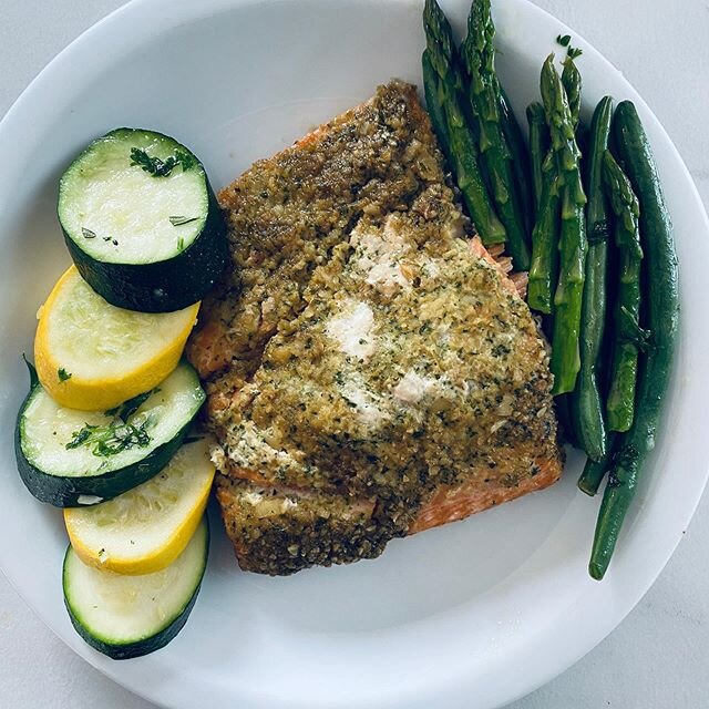 Cooking 🐠 at home can be intimidating.  Trying a new 🐠 recipe may be out of the question in your book🤷&zwj;♀️&hellip;Not after you check out this easy, nutritious, and divinely delicious recipe!  Oh and if you love dill and struggle to figure out 