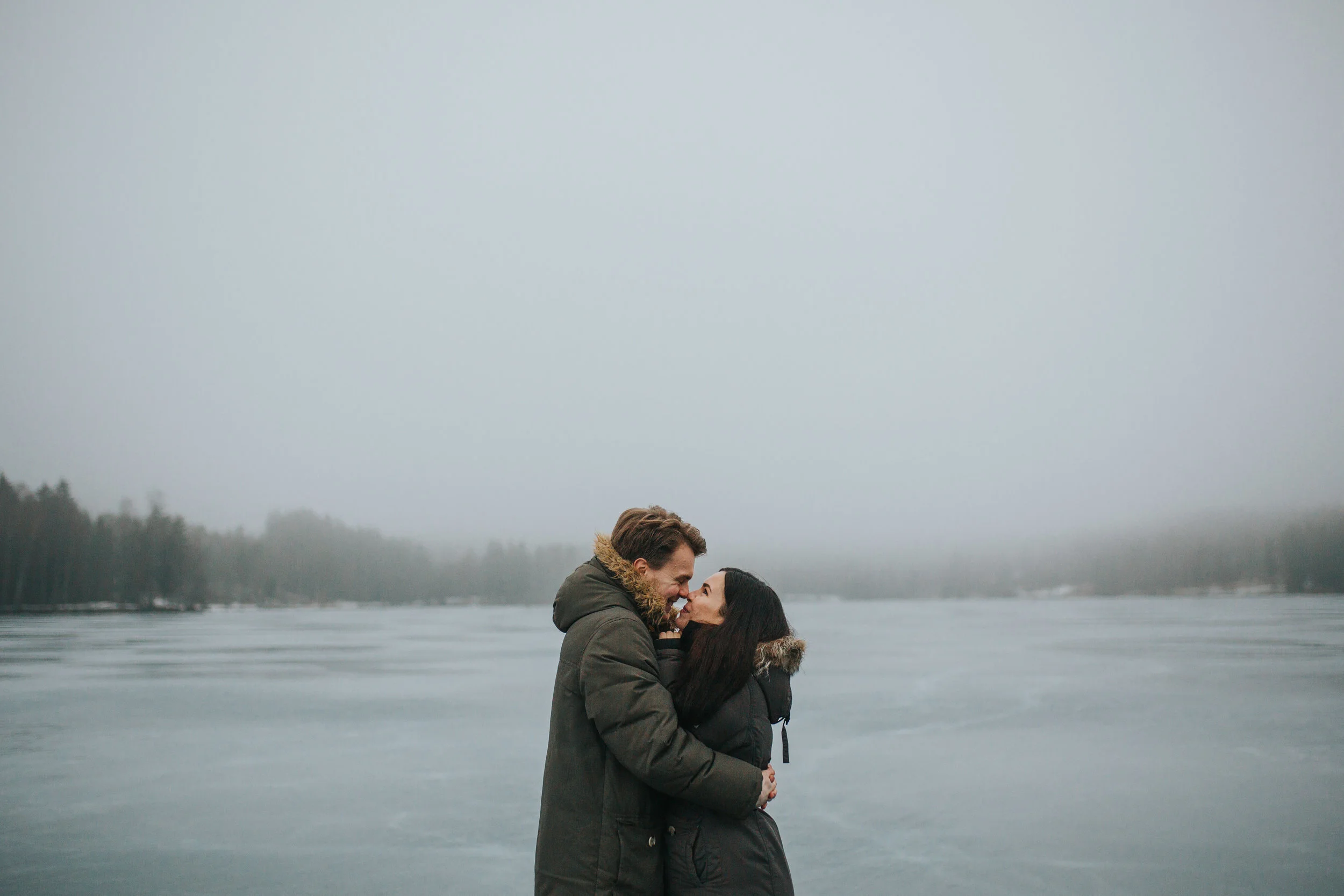 ENGAGEMENT SHOOT IN OSLO, NORWAY ON A FROZEN LAKE