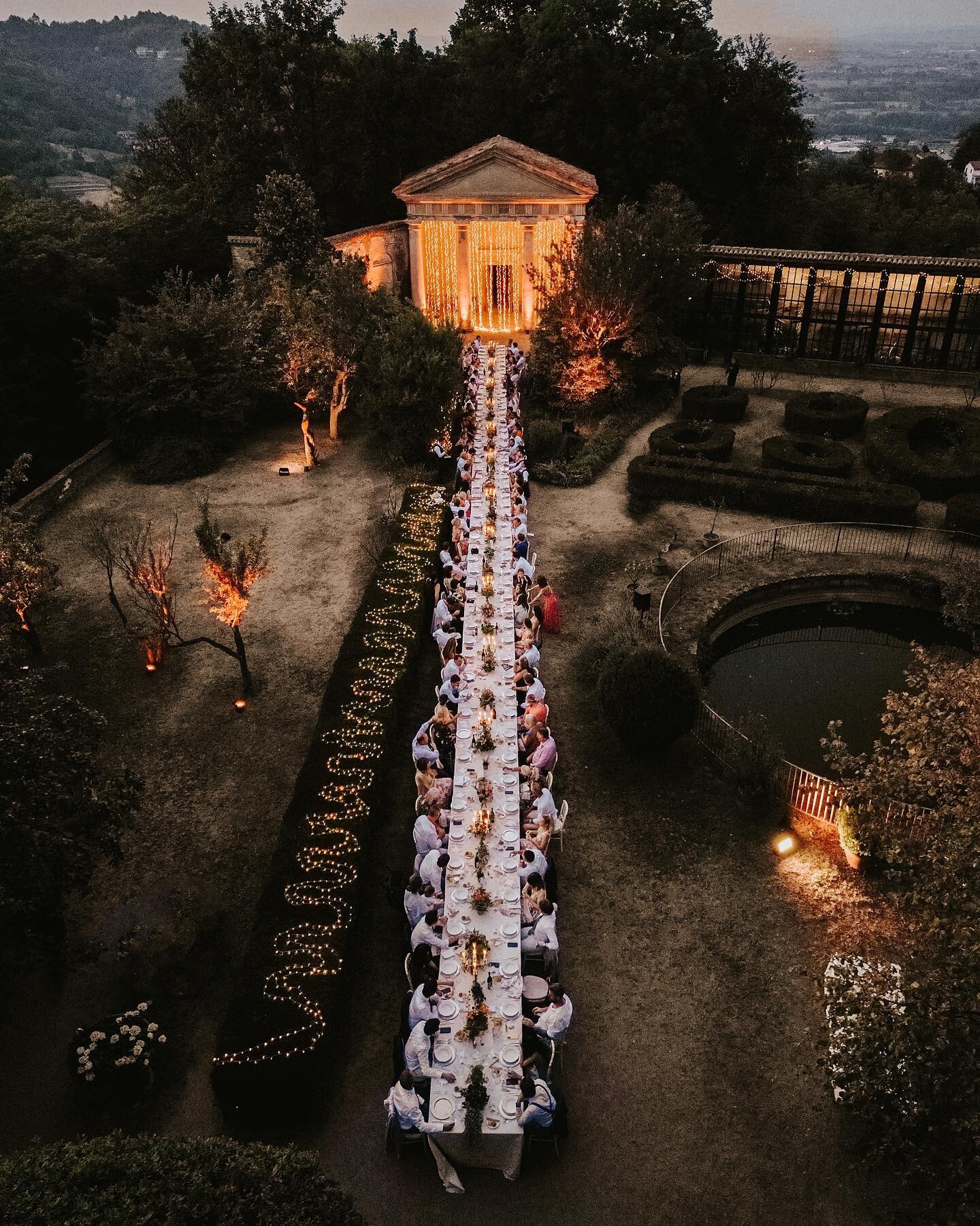 Missing those warm summer evenings. A few drone shots from an incredible wedding for Sacha and Will in Piedmont styled and planned by @angela.mugnai.events at the stunning @castellosansebastianopo! Lots of weddings to share from this summer :)