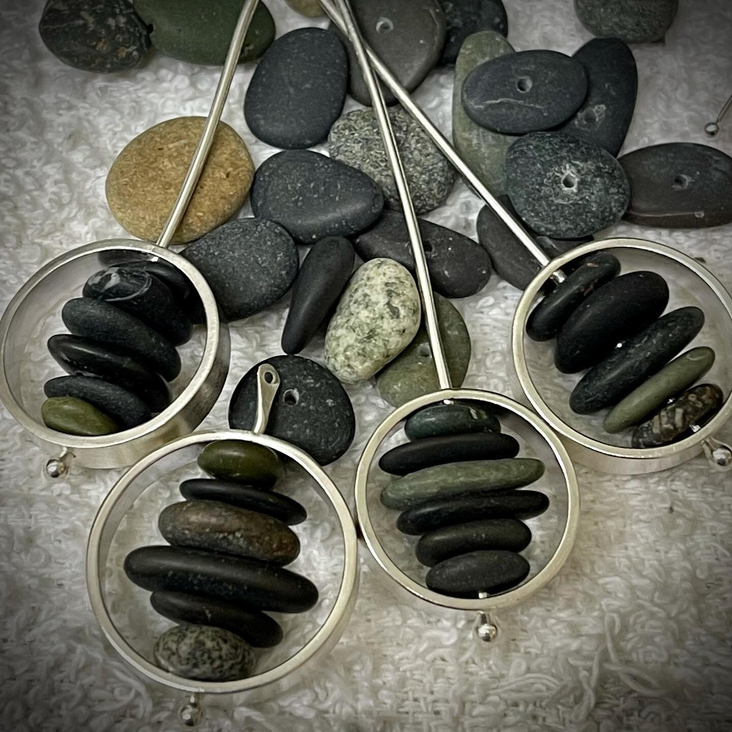 Spent a good part of my day drilling beach stones for pendants. Will finish up a batch tomorrow....
#beach #beachstones #silver #silverpendants #pnwbeaches #pnwbeachcombing #pnwcollective #pnwlife #porttownsendartist #porttownsendgallery #silversmith