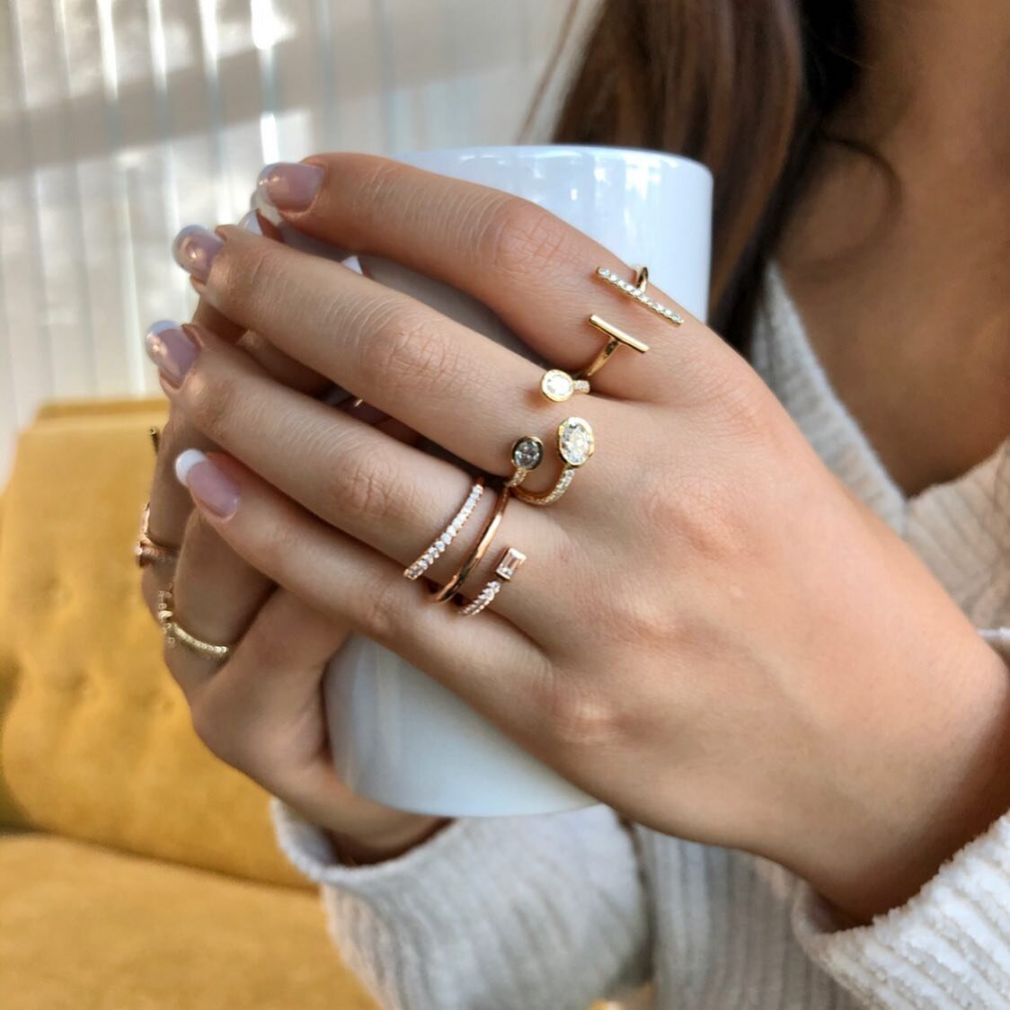 Today was summarized with lots of hot drinks + the perfect accessory✨
&bull;
&bull;
#yellowgold #righthandring #ring #goldring #multipleringstrend #fashionjewelry #chicjewelry #finejewelry #diamond #rings 
#madeinUSA #madeincalifornia