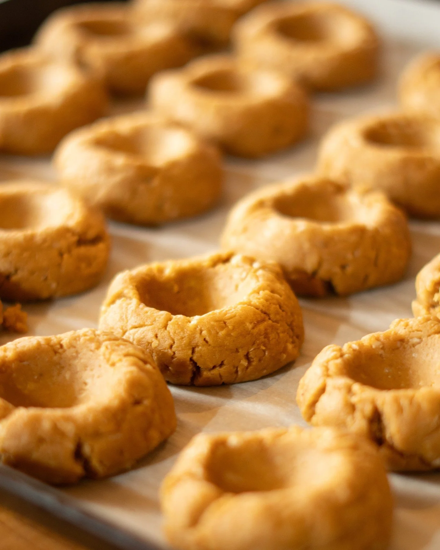 Behind every cookie is our cozy kitchen, where the ovens never rest, the dough is always fresh, and every treat is made right here at home.🤍

#braggcreek #vegan #plantbased #yyc #supportlocal #foodstagram #alberta #calgary #yycsmallbusiness #yyceats