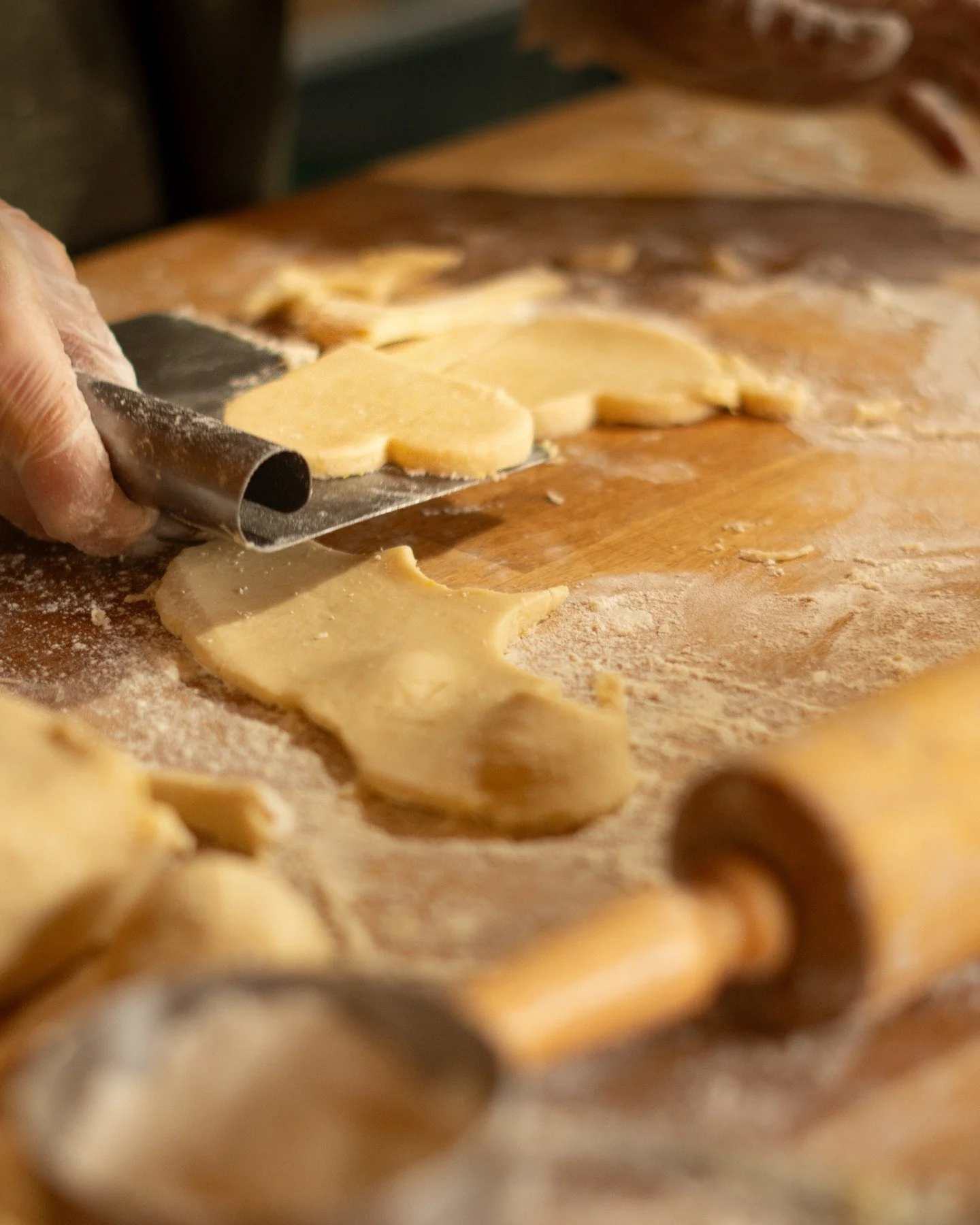Start your Monday right! Why not kick off the week with something fresh and delicious? Our oven is already working hard to bring you the best baked goods to make your Monday morning a little sweeter.💛

#yyccoffee #calgary #calgarycoffee #calgaryfood