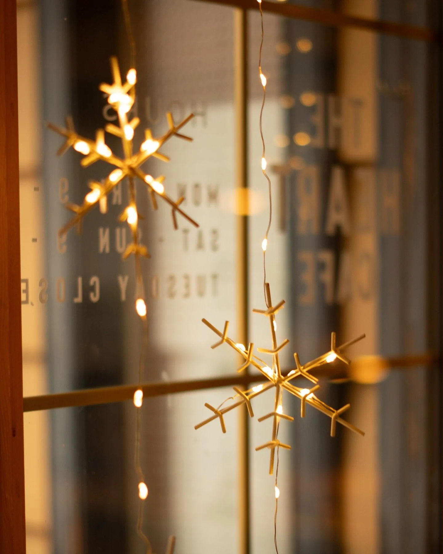 Happy Friday! Planning your weekend? We&rsquo;ve got you covered!🤍

Weekend Hours:
Saturday: 9&ndash;5
Sunday: 9&ndash;5

Don&rsquo;t forget to stop in, we&rsquo;d love to see you!

#coffeeshop #yyccoffee #calgary #calgarycoffee #calgaryfood #calgar