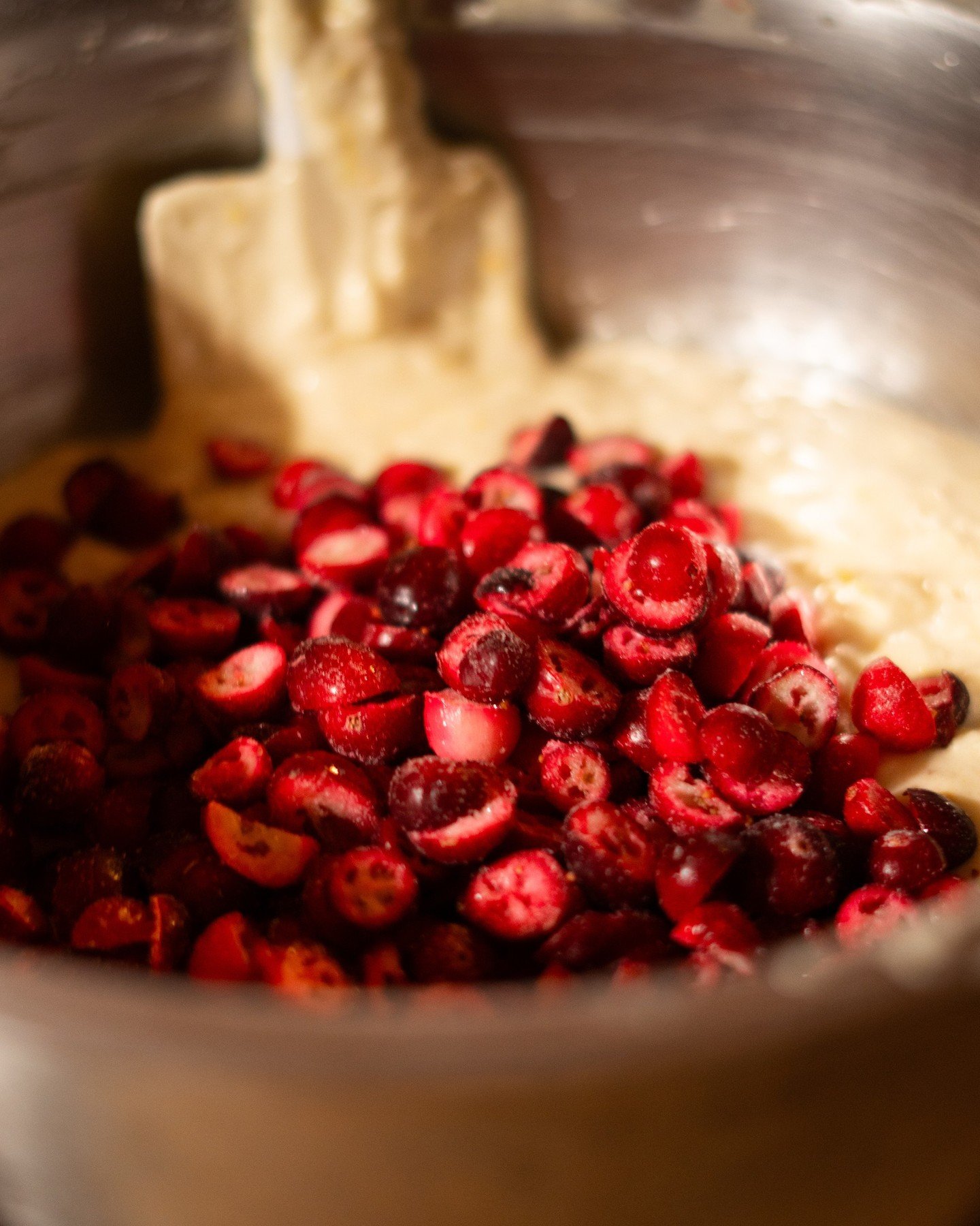 The moment the oven warms up and the ingredients come together, the whole cafe fills with the most comforting smell.🤍

#coffeeshop #yyccoffee #calgary #calgarycoffee #calgaryfood #calgaryfoodie #foodie #yyceats #yycliving #calgaryeats #alberta #trav