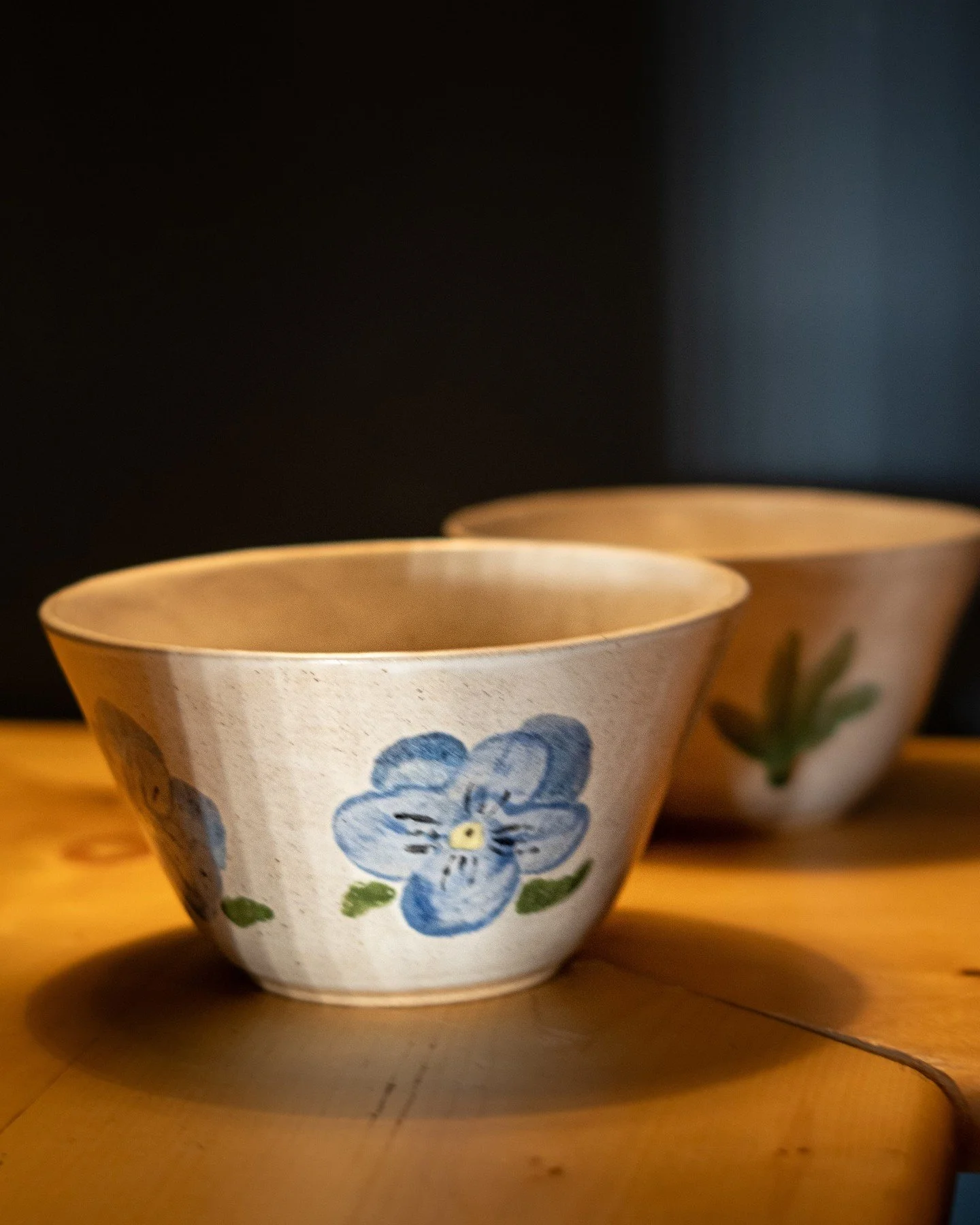 Handmade ceramic bowls by a talented local artist. Thoughtfully crafted, beautifully imperfect, and made to be used every day.
Limited quantities available 🤍

#yyccoffee #calgary #calgarycoffee #calgaryfood #calgaryfoodie #foodie #yyceats #yycliving