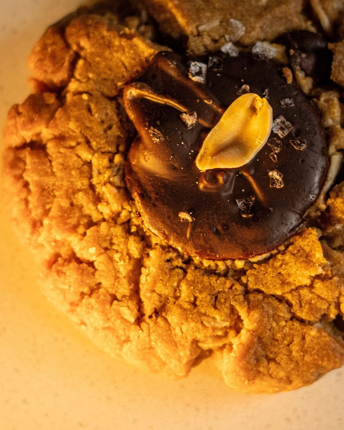 We bake our cookies fresh every single day. Warm, soft, and made with love. What&rsquo;s your favourite cookie? Is it a classic from your childhood or something new you&rsquo;ve fallen in love with?🤍

#yyccoffee #calgary #calgarycoffee #calgaryfood 