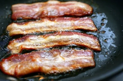 bacon sizzling.jpg