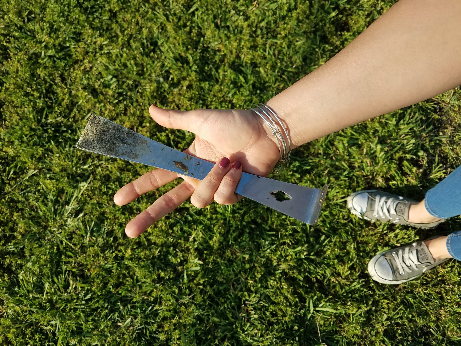 Keep your hive tool tucked under your last two digits to free your first three fingers for bee work.