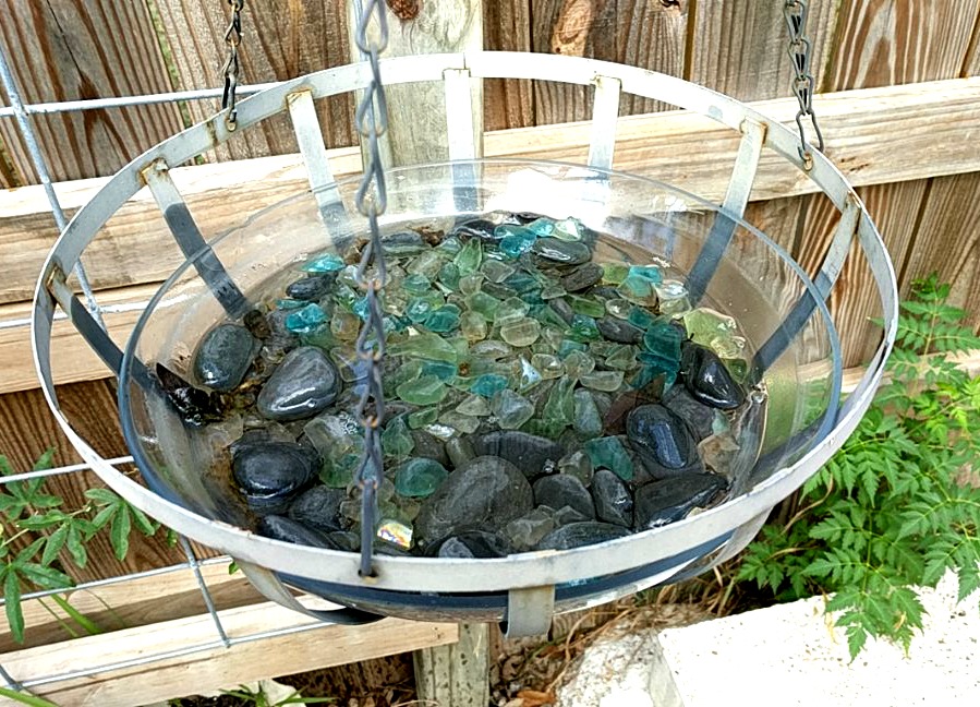 One of my beekeepers built a feeder out of this unique planter basket, adding a bowl and stones for a really pretty addition to her backyard apiary.