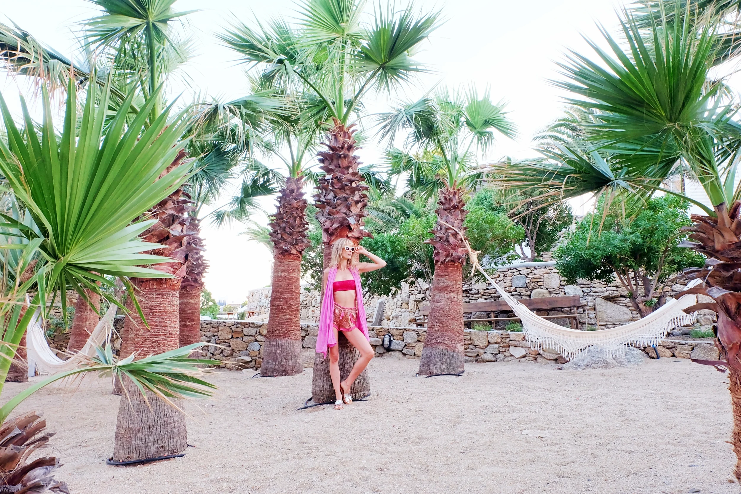 10 Wanderlust Essentials & Crucial Travel Hacks