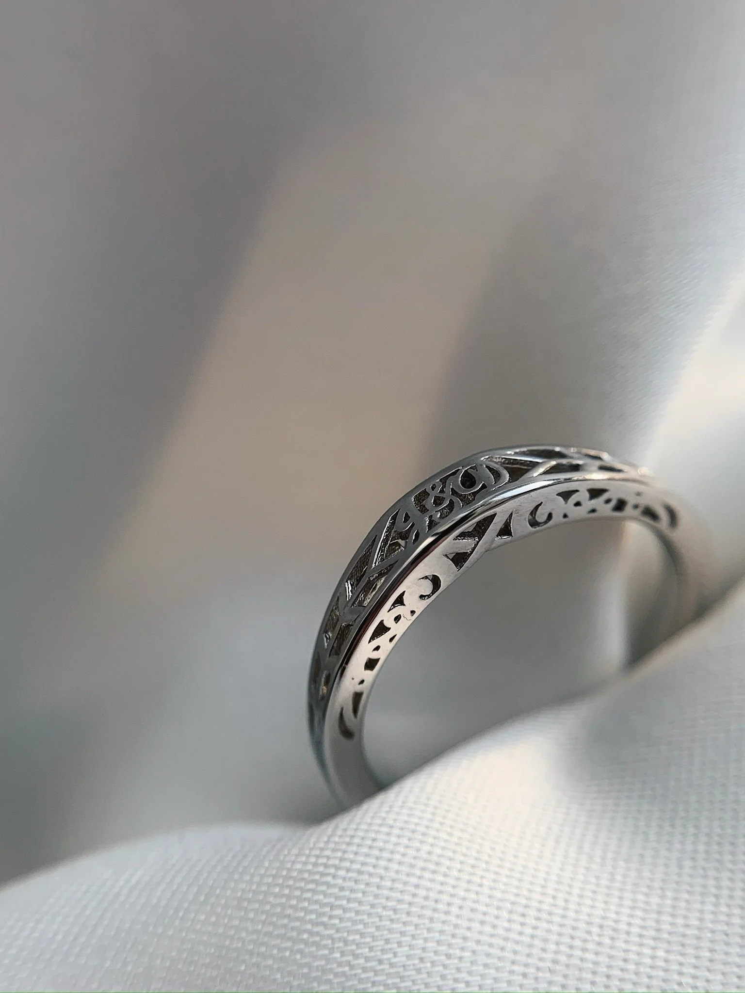 do i make rings for men? i make rings for everyone and anyone with a love story.

many of my clients are looking for designs that feel understated, substantial, and deeply personal. pieces with clean lines, thoughtful details, and a sense of permanen