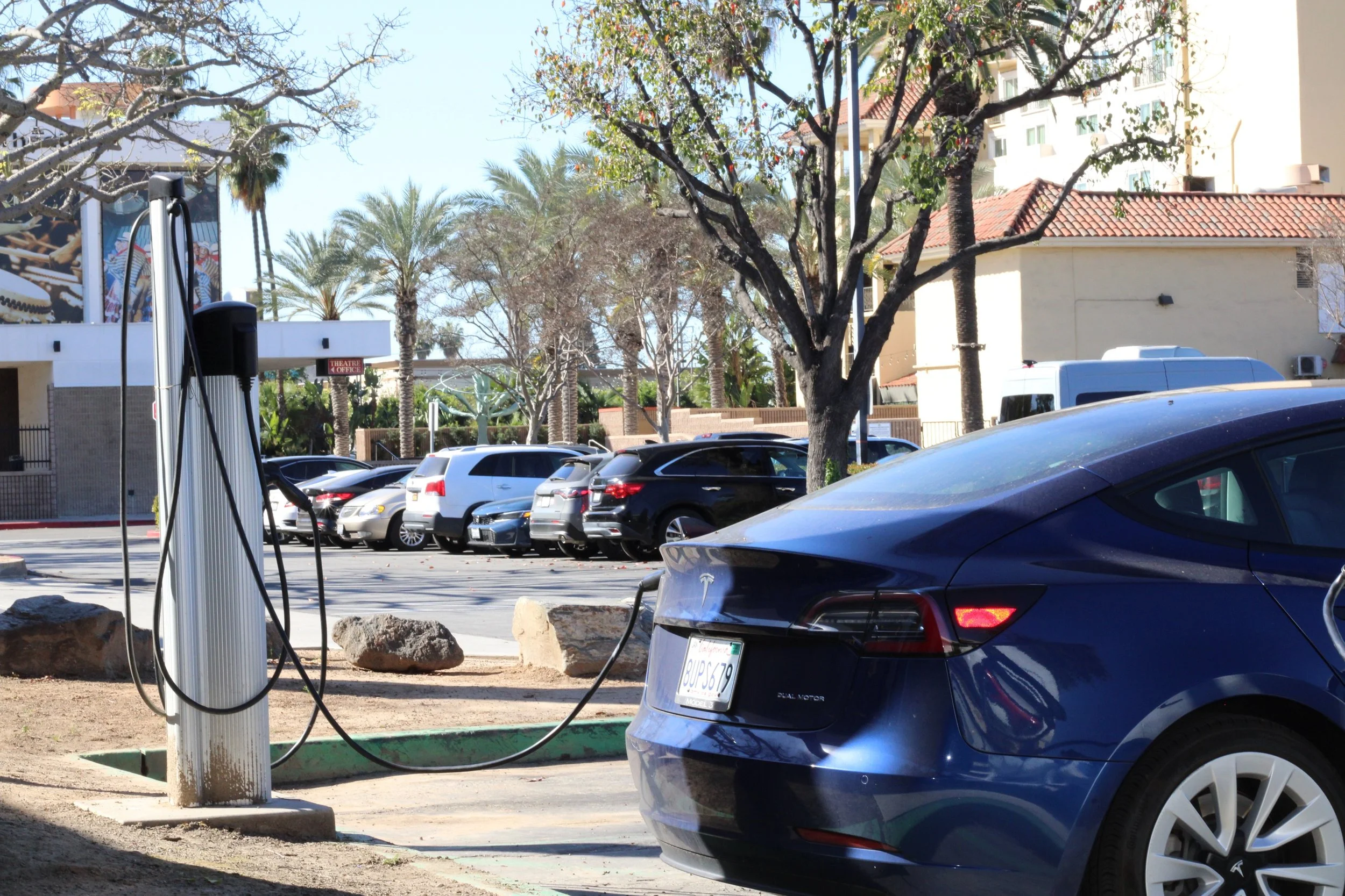 Downey approves $1.52 million fast-charging EV hub at Civic Center