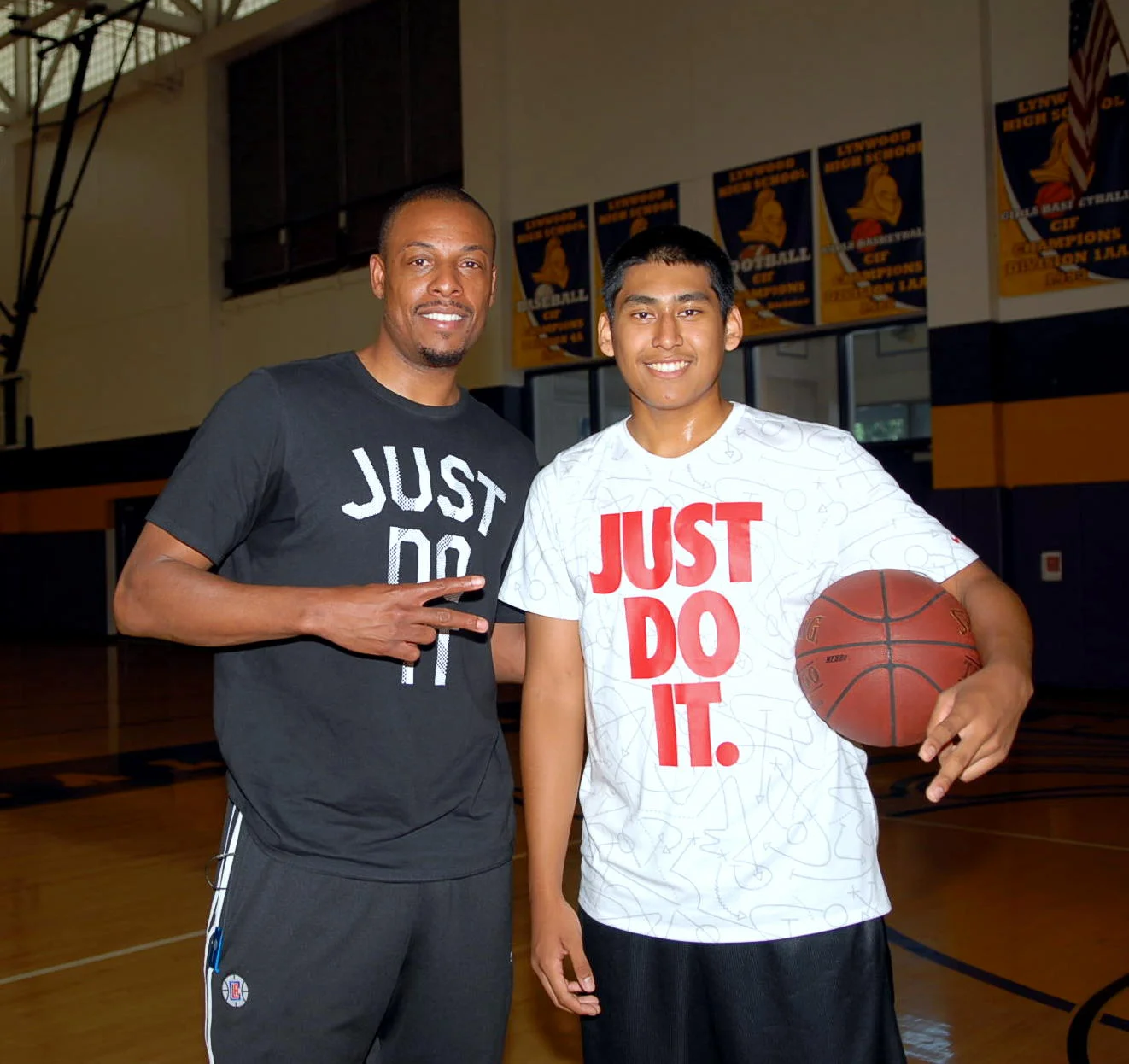 Lynwood High basketball player receives surprise visit, practice with Clippers star