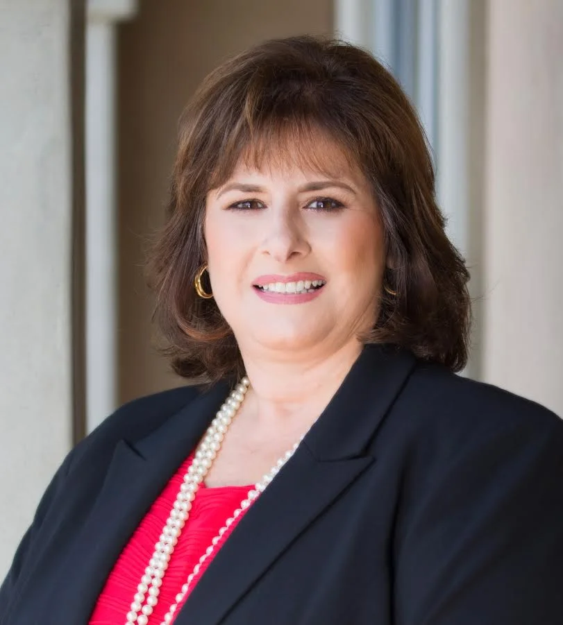 Carrie Uva announces winners in Box Tops contest