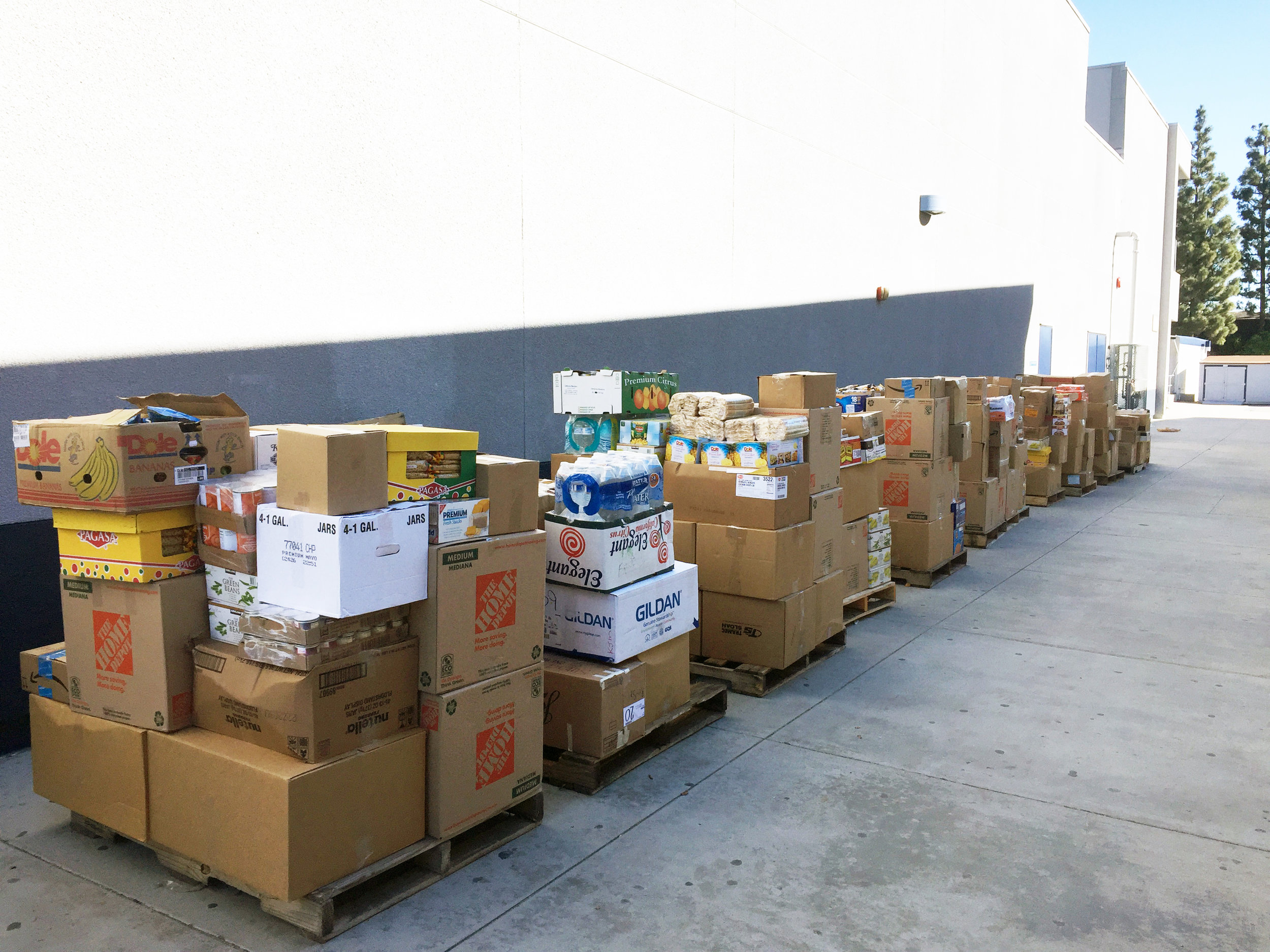 Warren High collects 38K cans of food for Downey's PTA HELPS