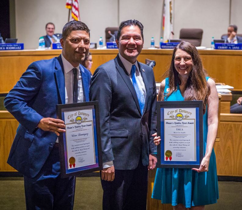 Mayor presents YMCA with Healthy Heart Award