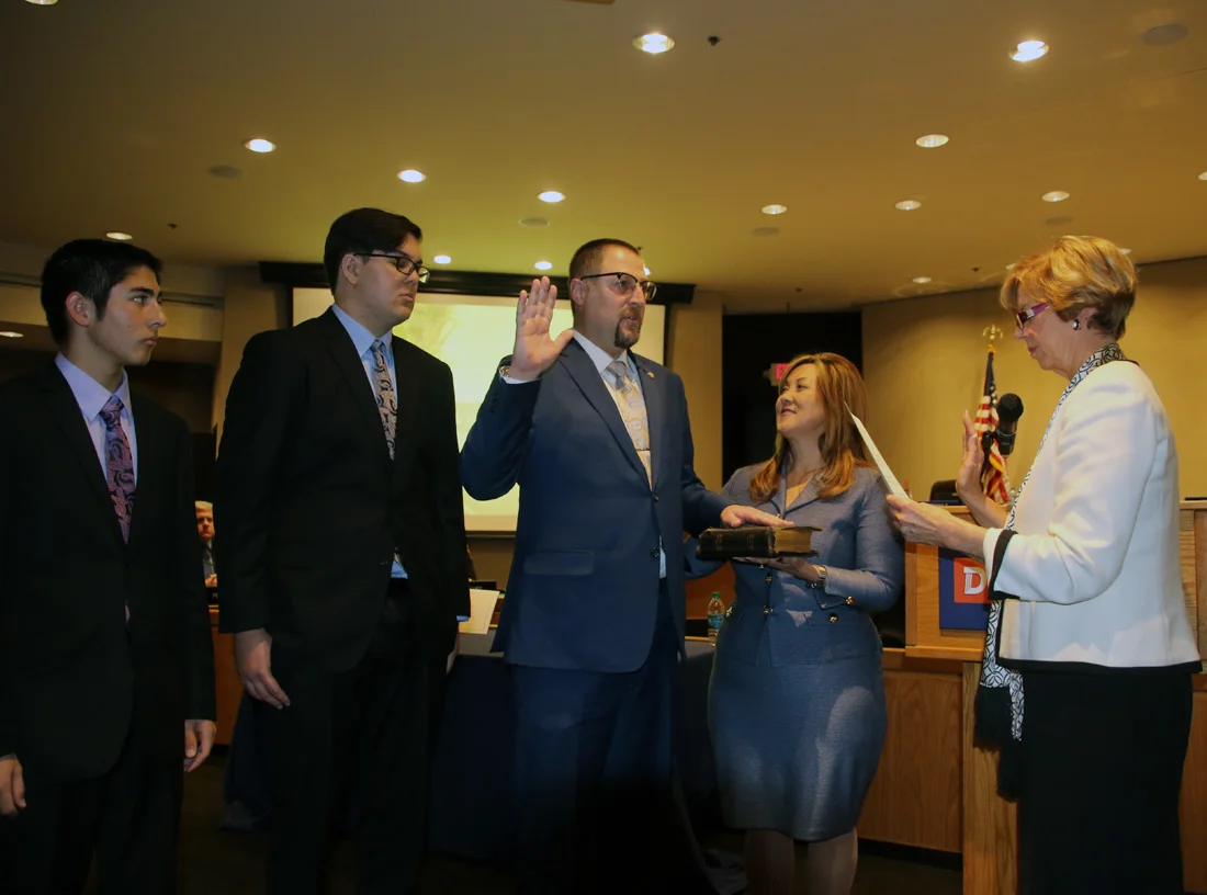 Sean Ashton sworn in as mayor