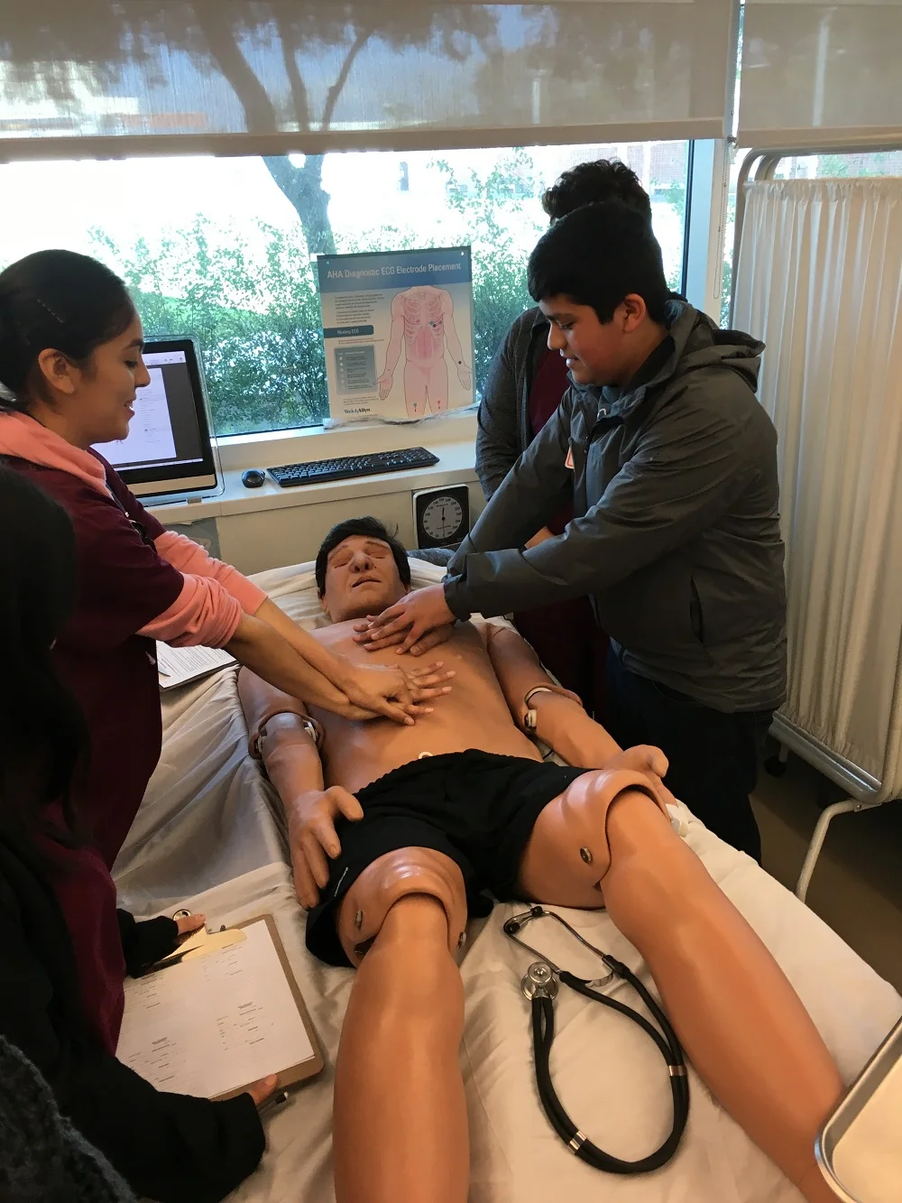 In Paramount, middle school students can get head start on medical curriculum
