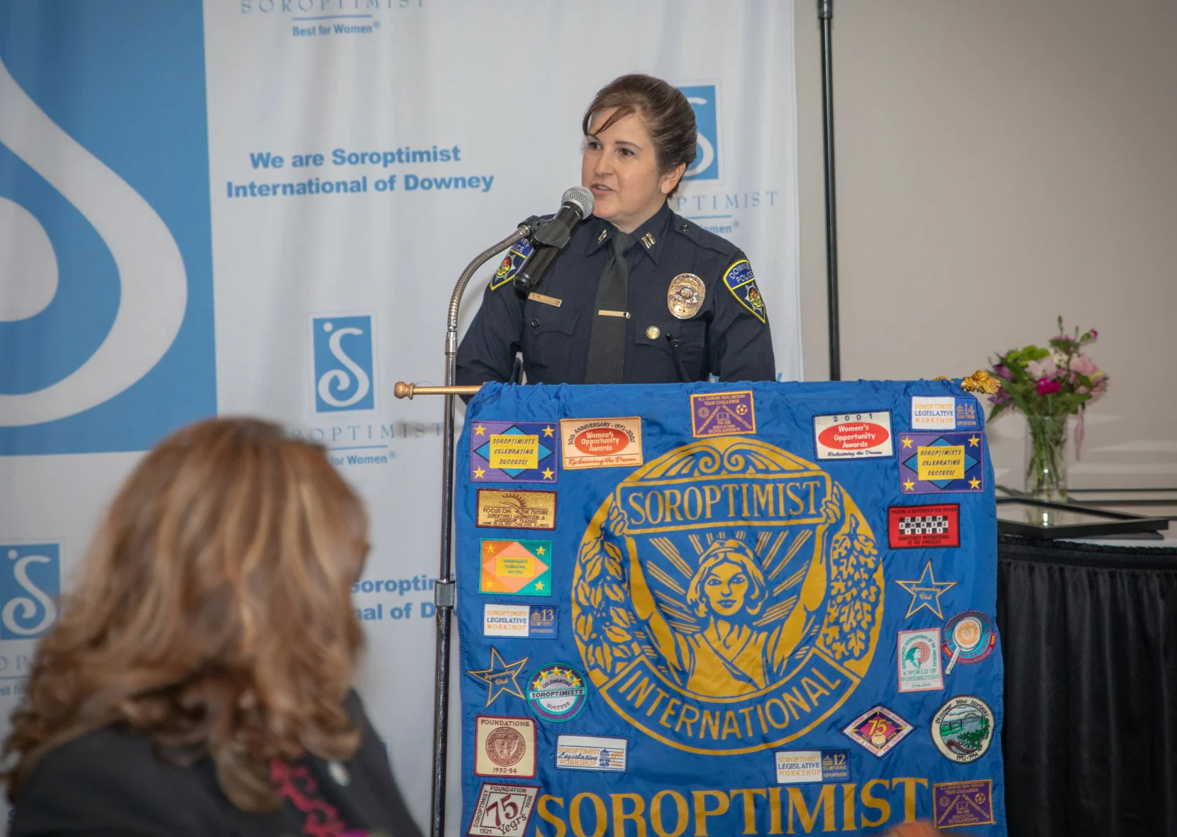 PHOTO BY CLAUDIA GOMEZ Leslie Murray accepts an award after being named a “Woman of Distinction” by Soroptimist International of Downey. Photo by Claudia Gomez