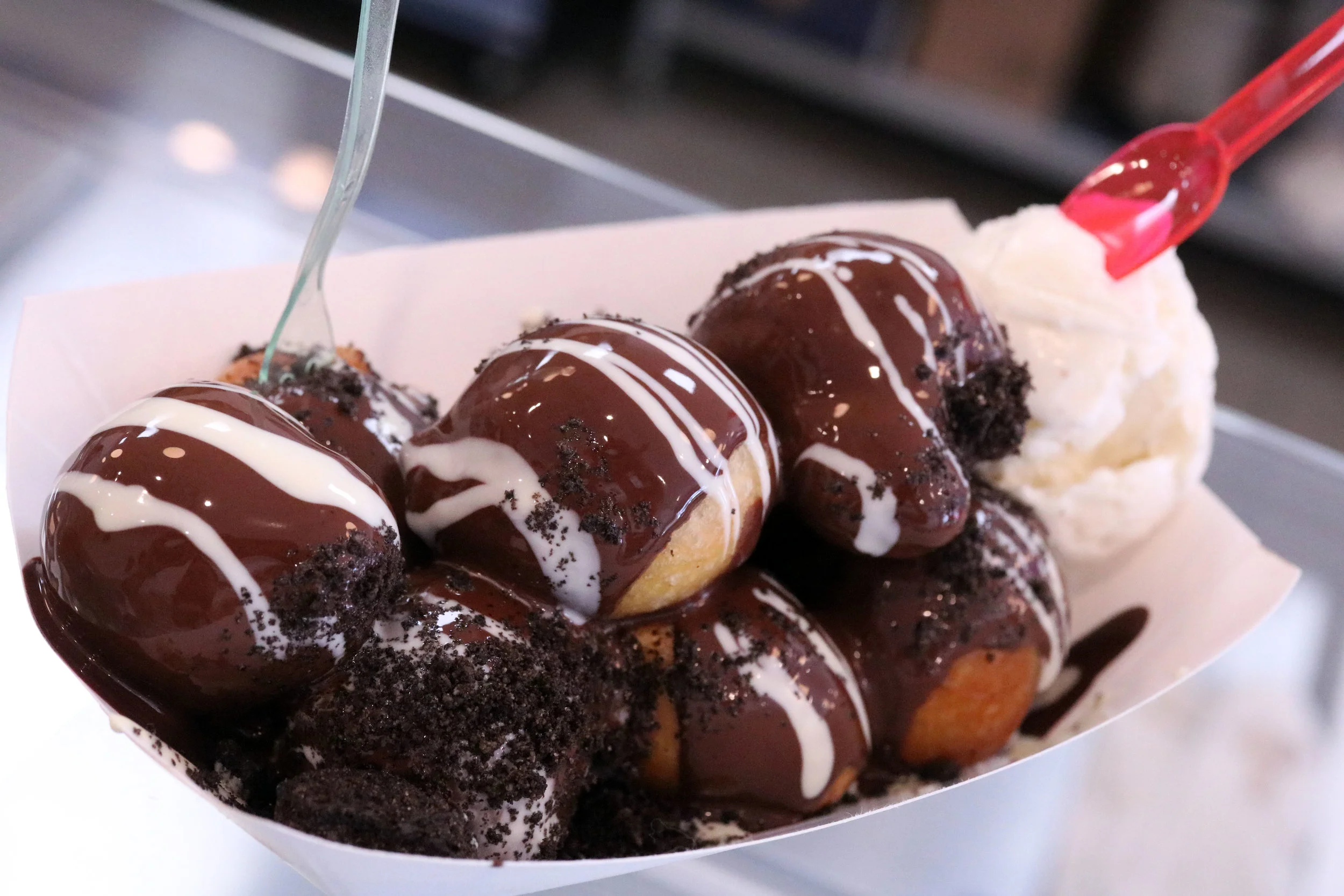 Louks Greek Baby Donuts brings modern take to Greek dessert