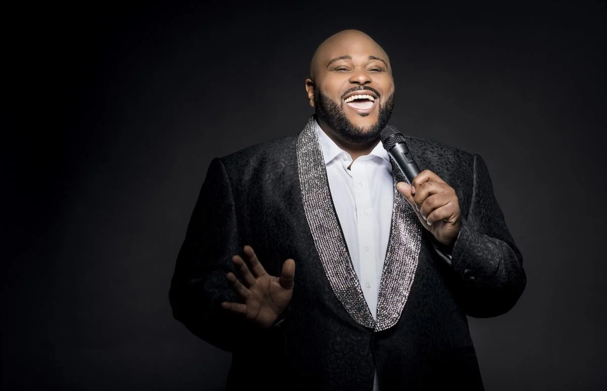 Ruben Studdard paying tribute to Luther Vandross in Cerritos performance