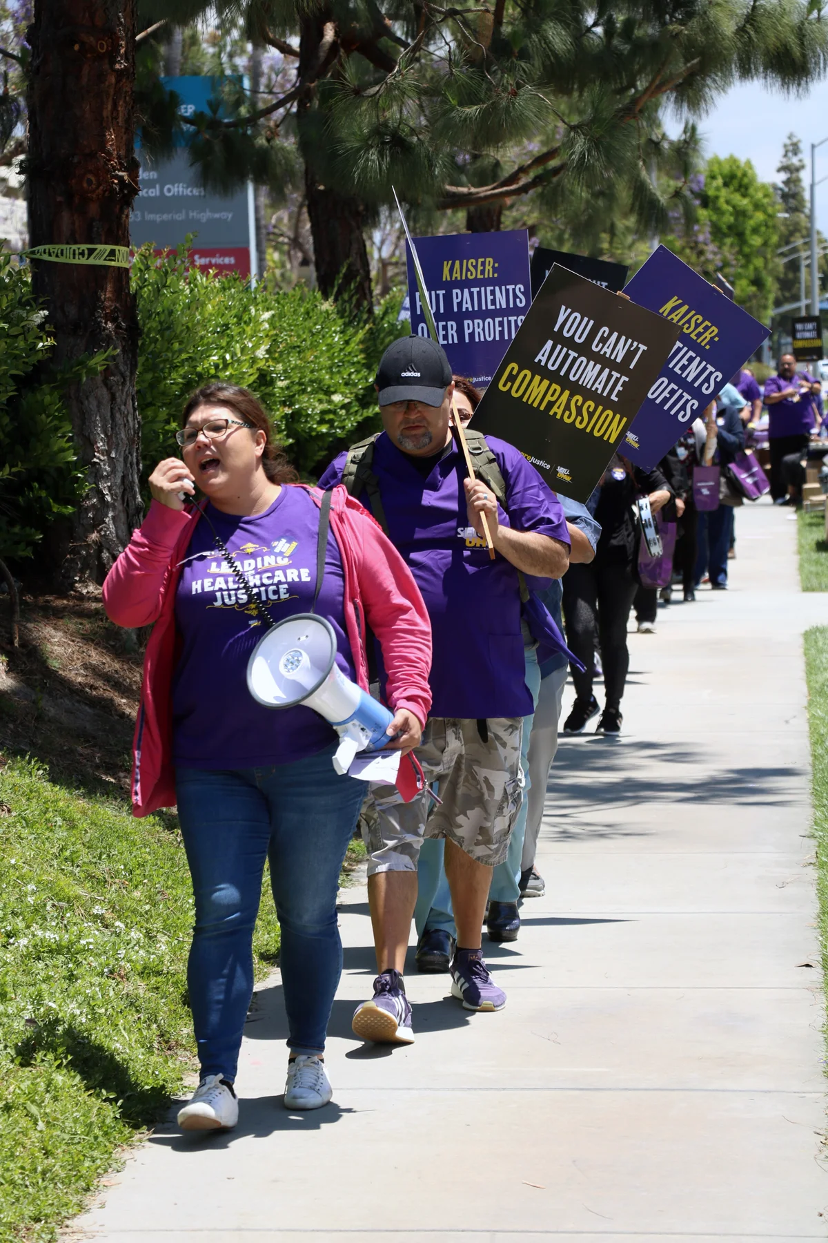 Kaiser reaches 4-year deal with labor groups to avoid strike
