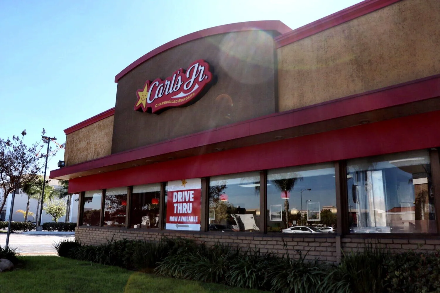 Carl's Jr. to make way for Starbucks