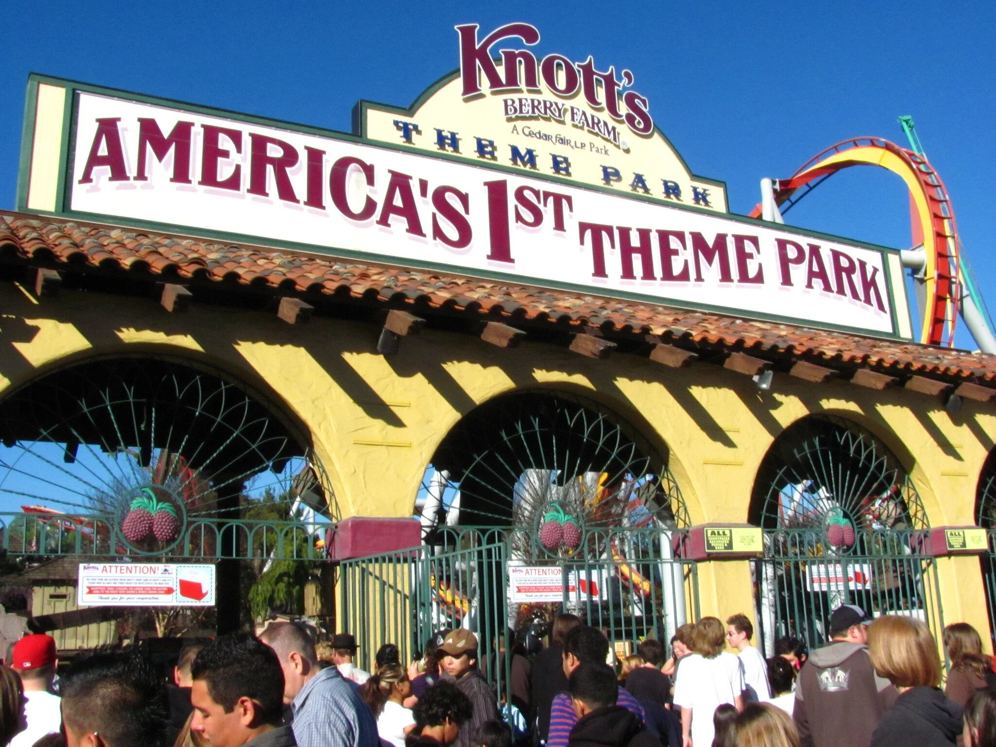 Knott's Berry Farm hiring 1,700 workers